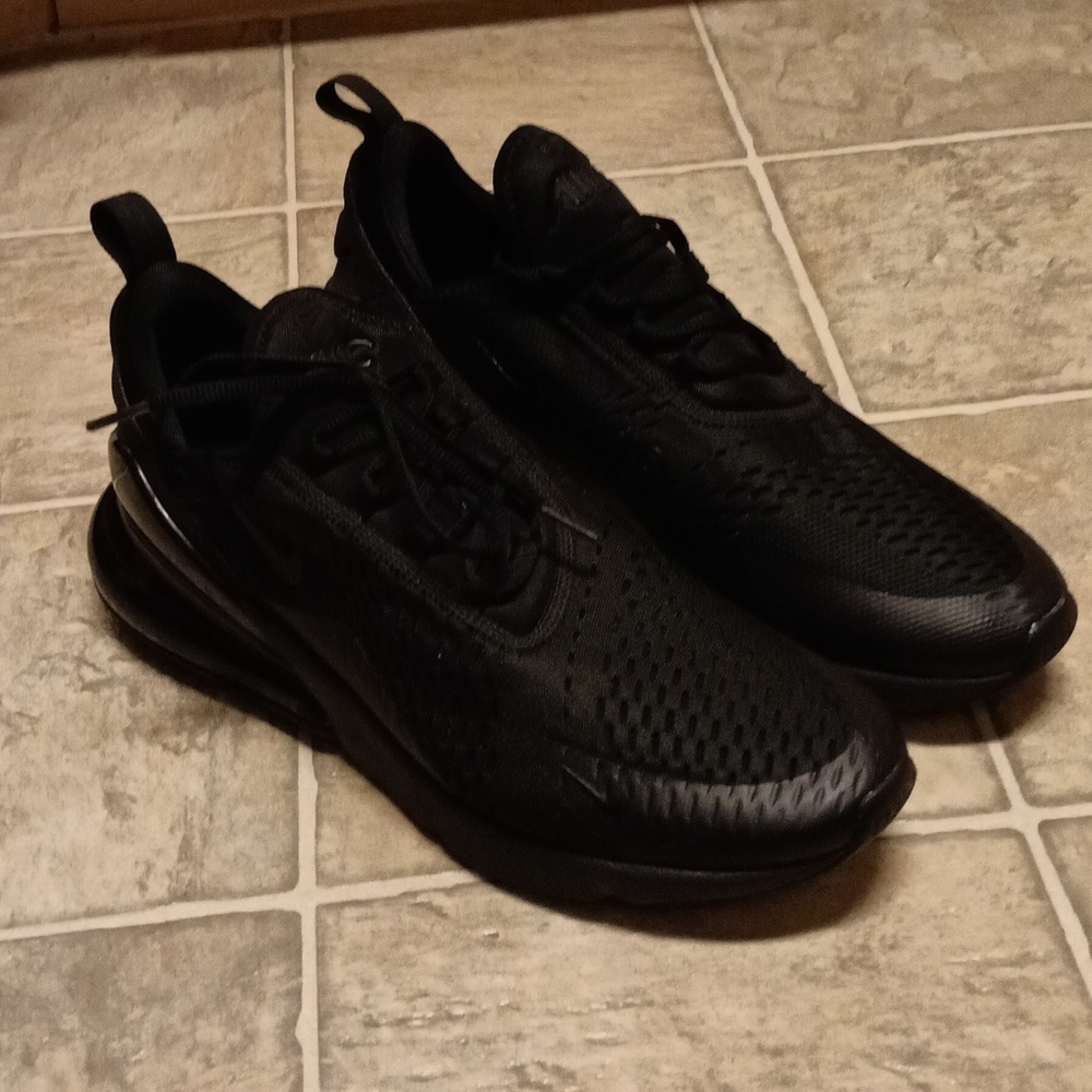 Men's Solid Black Nike Air 270 Sneakers Size 12.5